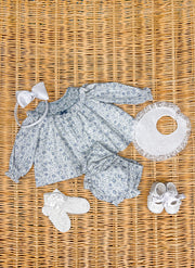 Set Due Pezzi Con Fiori Azzurri E Smock A Mano