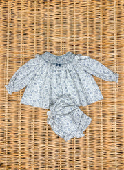 Set Due Pezzi Con Fiori Azzurri E Smock A Mano