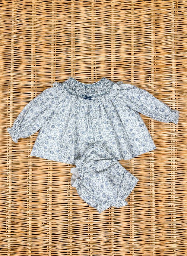 Set Due Pezzi Con Fiori Azzurri E Smock A Mano