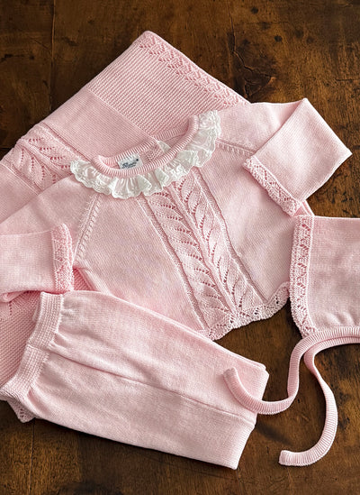 Tre pezzi in maglia di puro cotone con colletto in Sangallo