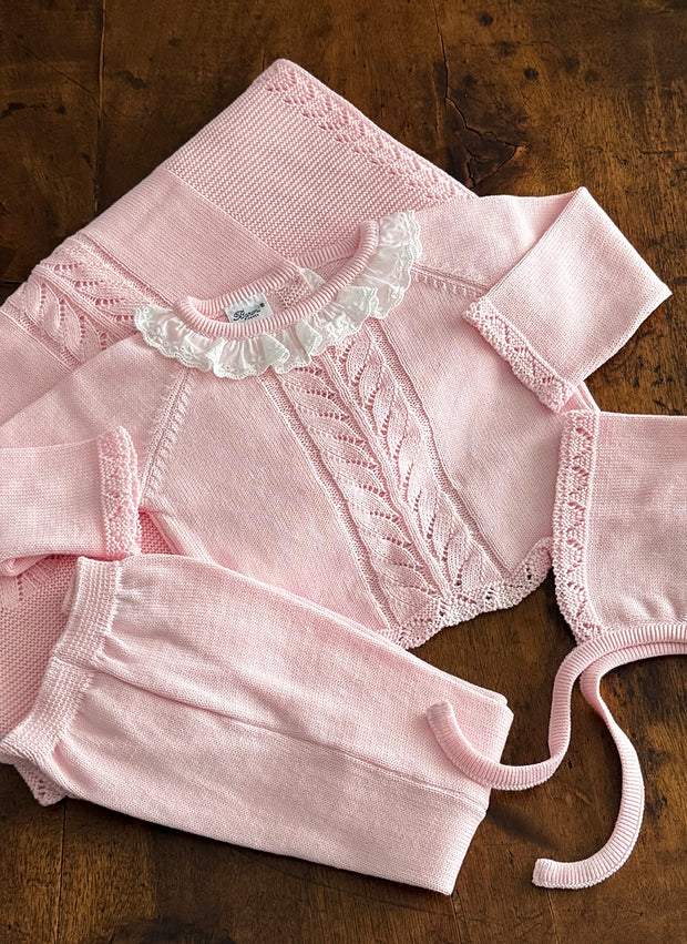 Tre pezzi in maglia di puro cotone con colletto in Sangallo